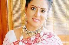 sree roopa actress choose board tamil saree beauty
