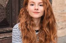 rousse rote redheads haare cheveux haaren roten roux curls kupfer russian fille gingers outfits coiffures locken lang filles bouclés gingembre