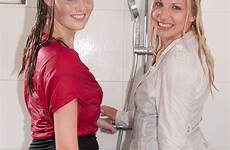 wetlook forum girls showering together