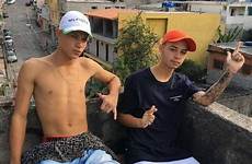 meninos shirtless favela chacales chicos maloka mecs morenos lindos gay chav lads garçons garotos machos guapos bonito
