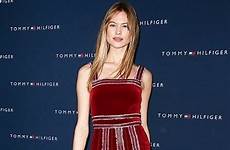 behati prinsloo wardrobe suffers malfunction