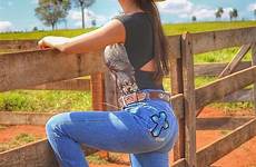cowgirl country girl jeans hot girls beautiful tight sexy foto rodeio vaquejada mulheres look roupas cowboy gorgeous amzn looks feminina