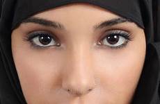 arabe visage arabic écharpe arabian beauty saoudien posant plage