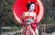 geisha kyoto poses japanese japan kimono photograph photography сохранено японская anime uploaded user saved