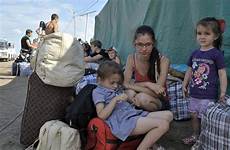 ukraine refugees shelter troop fleeing donetsk fighting