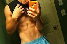 selfies shirtless showoff teenage goals homens