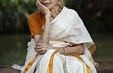 lady kasavu pond bengali sarees