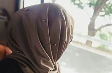 hijab hijabi kena lepas isteri suami strok muda tangan terlantar bini jaga mengeluh