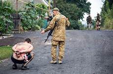 ucrania soldiers ukrainian ukraine rebels fighters falter buzzes kharkiv
