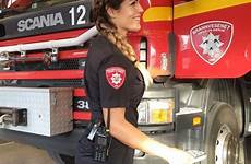 firefighter gunn narten brandweervrouw emt bombero firefighters mujer norwegian paramedic meest ooit lifts fhm fuoco donne vigili divisa militari poliziotte