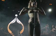 tove lo coachella nude festival music performs arts topless sexy flashing boobs valley tits her celebrity фото топлесс моделей indio