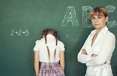 schoolgirl punished profesor ejemplo castigado incorrecto colegiala