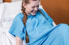 schwangere frau krankenhaus zwangere ziekenhuis geboorte geven