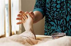 massaggio piedi risks suggerimenti rischi benefici gravidanza sicurezza