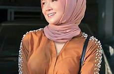 hijab cleavage navel cantik muslimah
