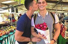 gays romance chicos man liebe kissing enamorados schwules männer guapo queer husbands jungs casal guapos süße uploaded