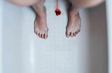 bleeding blut menstrual bias risk fliessen uncomfortable learned forward