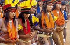 xingu tribe tribes amazon yanomami indigenous women kuikuro dequidt indiennes tolo akt plumaria