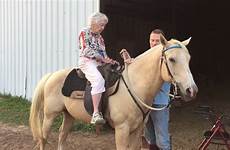 horse grandma old year