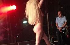 gaga lady naked strips ass she performs club