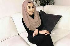 muslim hijab beautiful women fashion girl outfit dress sexy heels legs arab