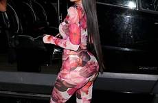 kylie jenner curves wearing dye leggings hourglass floral adr 1449 hotcelebshome weari bellazon