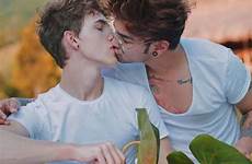 men cristobal pesce gays poze parejas cuddles jaramillo kisses wins lesbians gayy bromance articol homo queers zapisano faceci geje