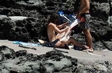 keira knightley topless pantelleria em thefappening apanhada paparazzi getaway candids link