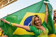 brazil cantik supporter suporter piala dunia cewek seksi viralscape blowing oom tarik daya salah enfermo fotografer