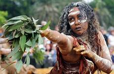 aboriginal aborigines aborigin australien aborigine ureinwohner goddesses gods facts suku indigenous australiens aboriginals sejarah dance tanz schamane gottin