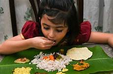 eating sadhya