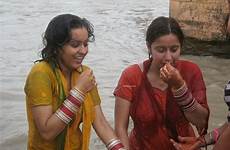 bathing indian desi bath river girls beautiful hot housewife sexy beach girl women wet woman aunties tamil videos pretty rivers
