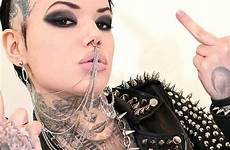 tattoos tatuajes sexy ragazze inked piercing hardcore ragazza mohawk kieran