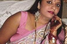aunty indian aunties desi real life hot armpits blouse sleeveless armpit housewives bhabhis housewife saree spicy