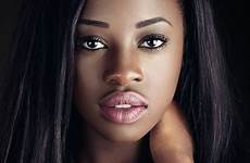 skinned christiane oscura hermosas negras advertisment afroporn beauté cakoti 500px frederic