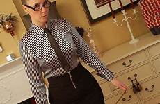 femme dominatrix strict maison tailleur commande cravate governess jupe headmistress