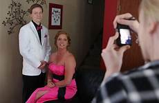 son mom prom takes date high school valpo ready gets nwitimes galleries clark