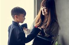 japanse zoon moeder doorbrengen tijd sons dating mediocre differences photodune