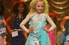 preteen womanless pageant