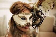 swingers swinger night masquerade swinging kinds glamorous formal carnevale racconti erotici wondering