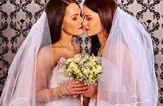 lesbianas lesbians kissing lesbiennes fille nuptiale nupcial boda muchacha