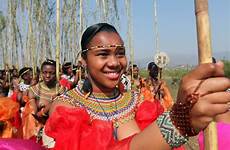 zulu dance reed festival ceremony enyokeni reeds palace annual maidens princess kicks ready off mbali leading during