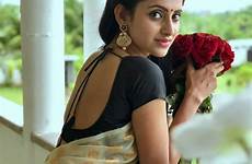 indian girls sexy beautiful teenage hot saree girl ayesha women cleavage actress spicy beauty sathya blouses models boobs beautifull album