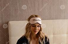 beuty blindfold bett schlafmaske ihrem frau tragen mysterious