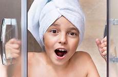 shower locker mandi kebiasaan valiza karakter menggambarkan tween undress