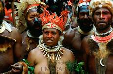 papua guinea breasted tribespeople tribes hagen tribesmen
