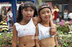 thai preteen preteens junge asien veranstaltung zwei freund freunde jugendlich bester asian