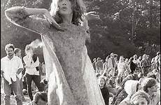 woodstock hippie hippies 1960s 60 chick vintage dancer nudity movimiento glorieuses talet