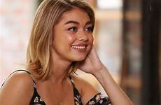 sarah hyland haley dunphy bisexual joins assaulted metoo sexually movement shares fleenor