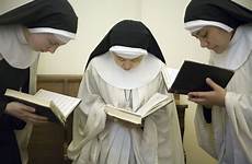 nuns monastic monks monk franciscan thoughtco benedictine benedict religions learnreligions